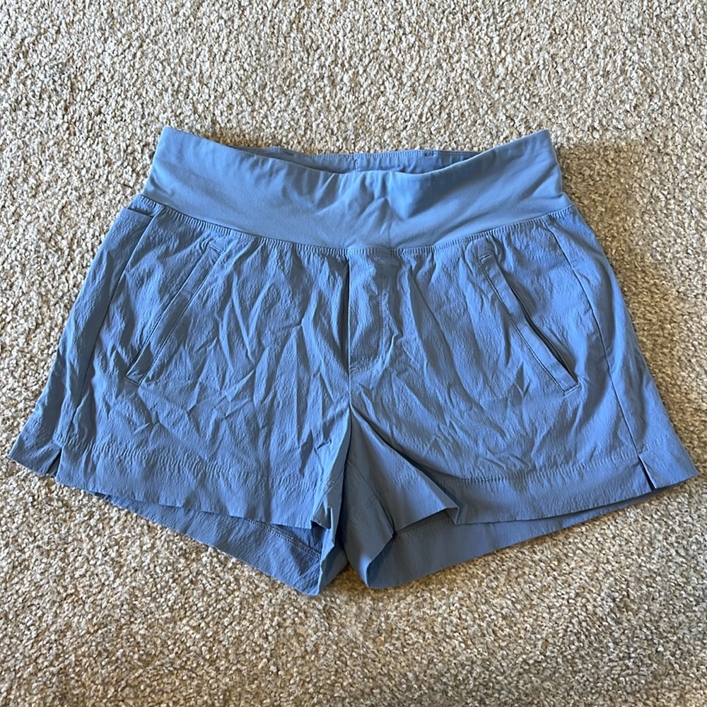 Athleta Shorts size 6
